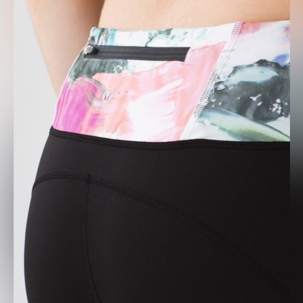 Lululemon Pace Pusher Crop Black Pigment Wave Sz 8. Zipper pocket - Picture 9 of 9